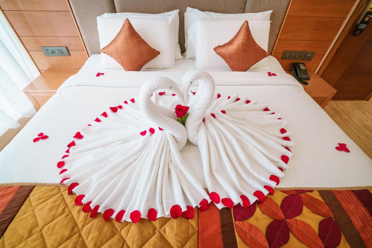 Townbridge Hotels & Suites Kochi Екстериор снимка