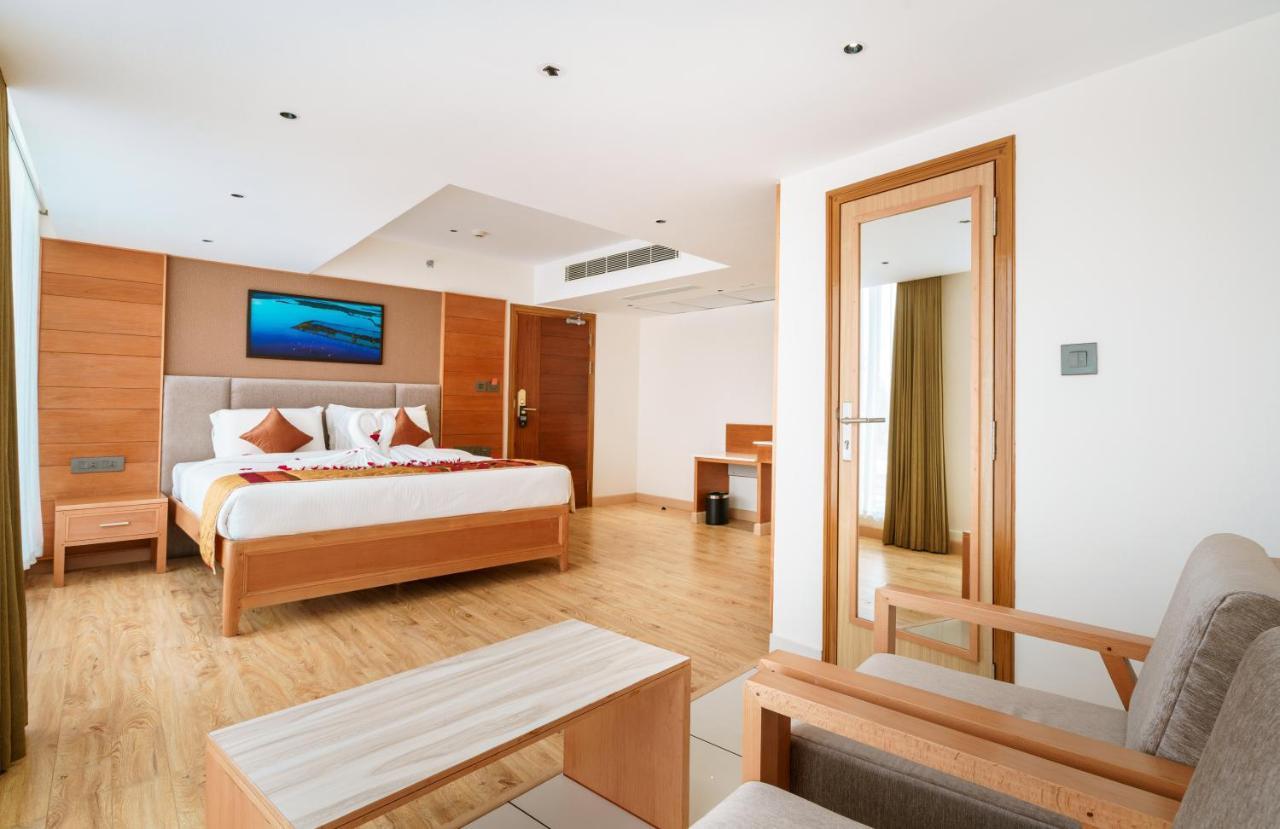 Townbridge Hotels & Suites Kochi Екстериор снимка