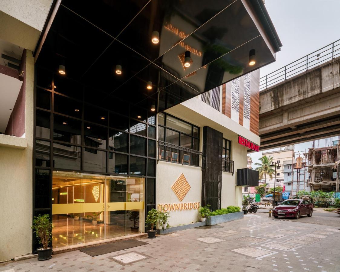 Townbridge Hotels & Suites Kochi Екстериор снимка
