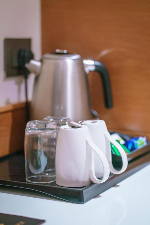 Townbridge Hotels & Suites Kochi Екстериор снимка