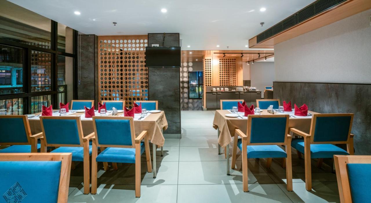 Townbridge Hotels & Suites Kochi Екстериор снимка