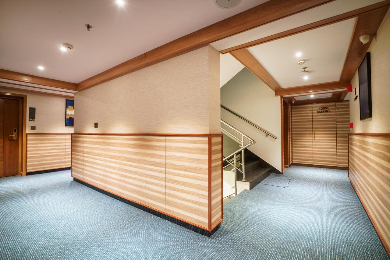 Townbridge Hotels & Suites Kochi Екстериор снимка