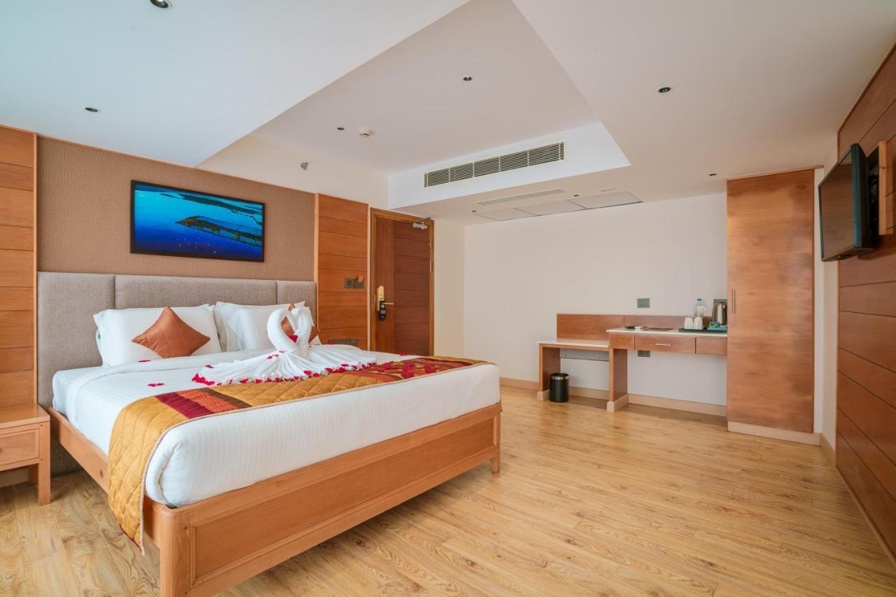 Townbridge Hotels & Suites Kochi Екстериор снимка