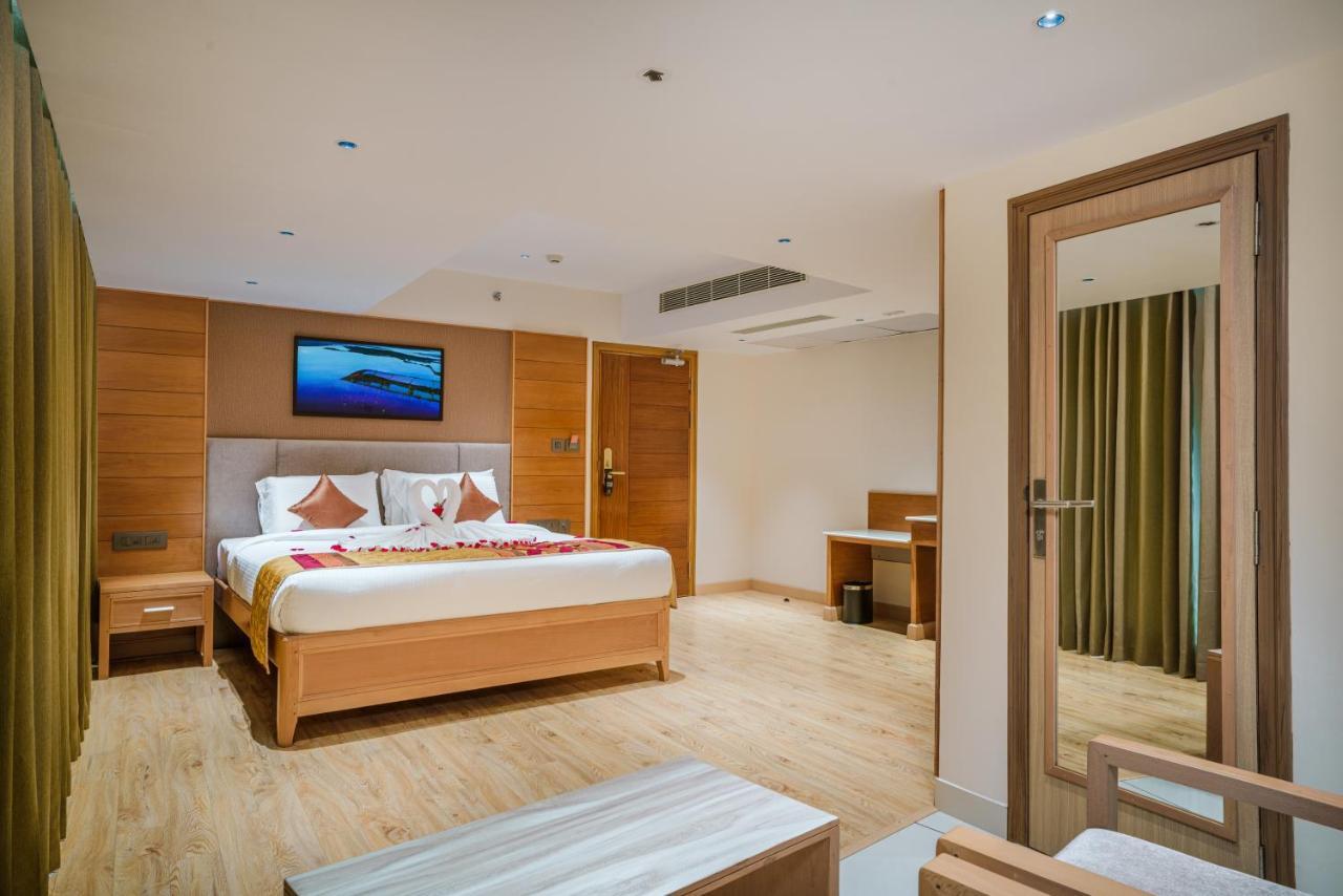 Townbridge Hotels & Suites Kochi Екстериор снимка
