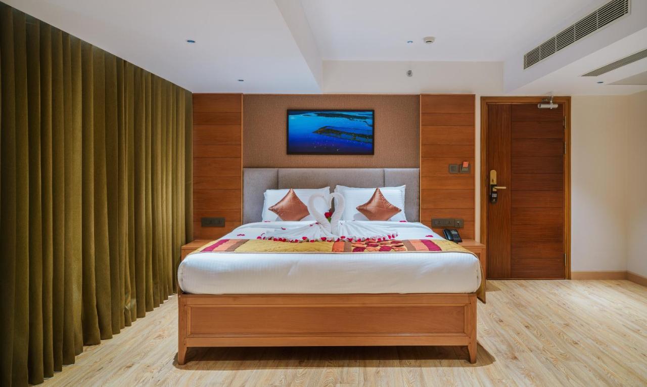 Townbridge Hotels & Suites Kochi Екстериор снимка
