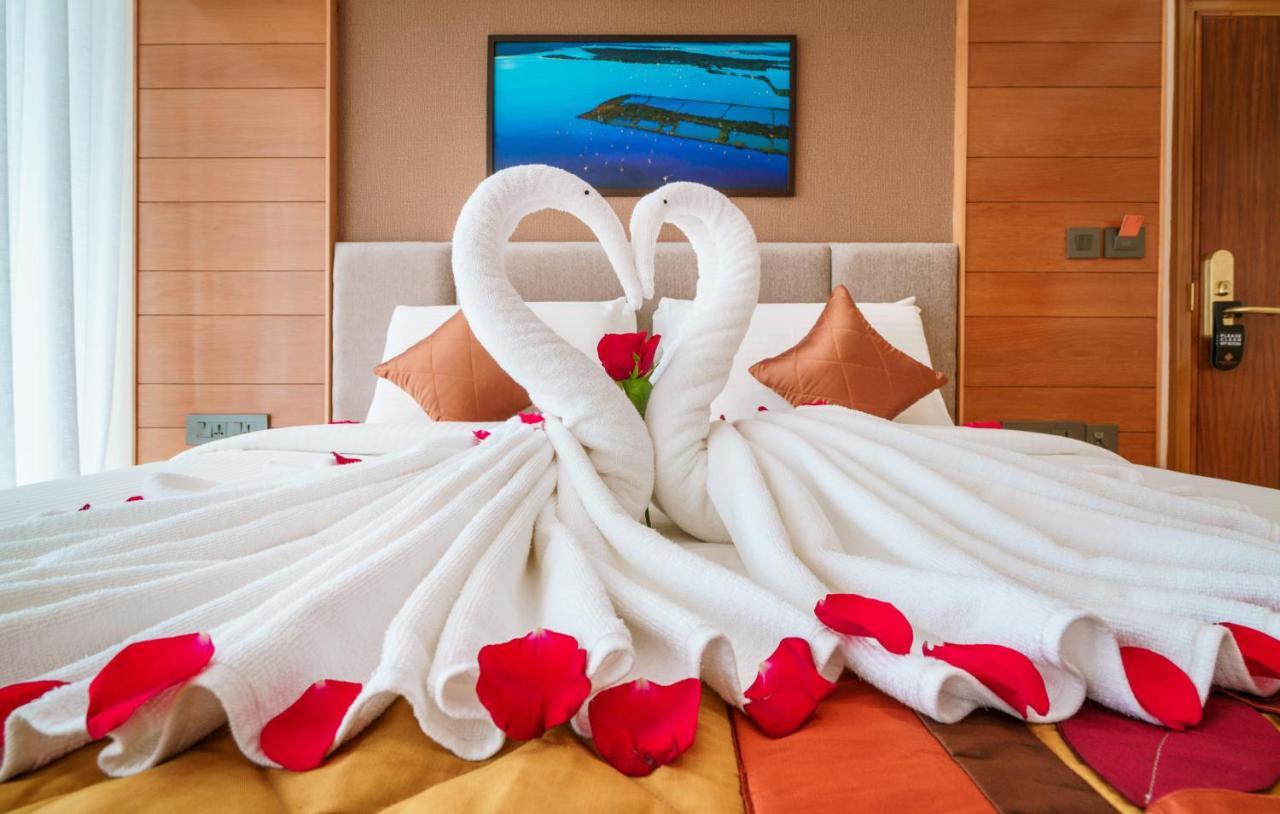 Townbridge Hotels & Suites Kochi Екстериор снимка