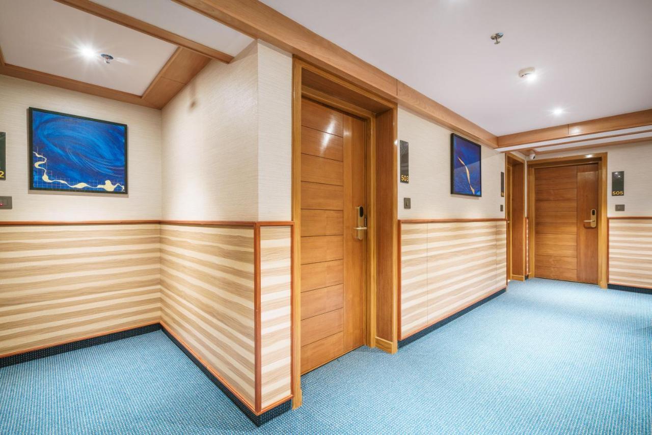 Townbridge Hotels & Suites Kochi Екстериор снимка