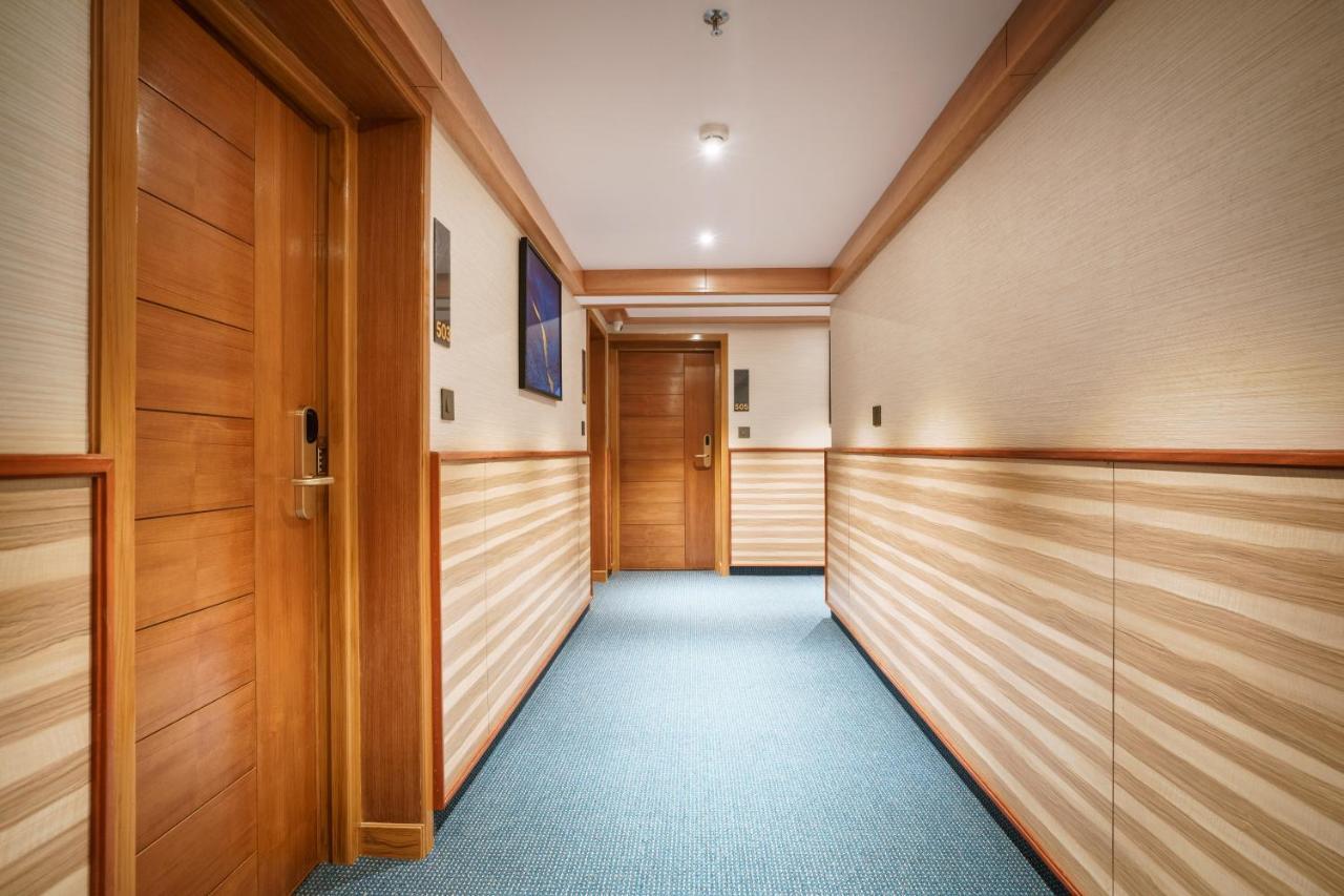 Townbridge Hotels & Suites Kochi Екстериор снимка