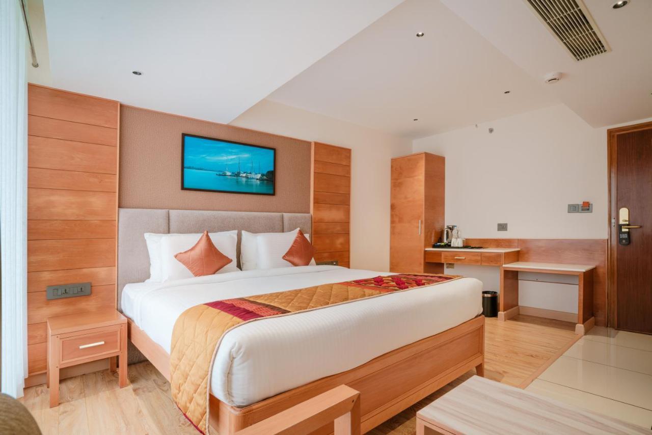 Townbridge Hotels & Suites Kochi Екстериор снимка