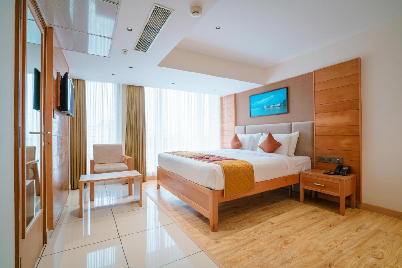 Townbridge Hotels & Suites Kochi Екстериор снимка