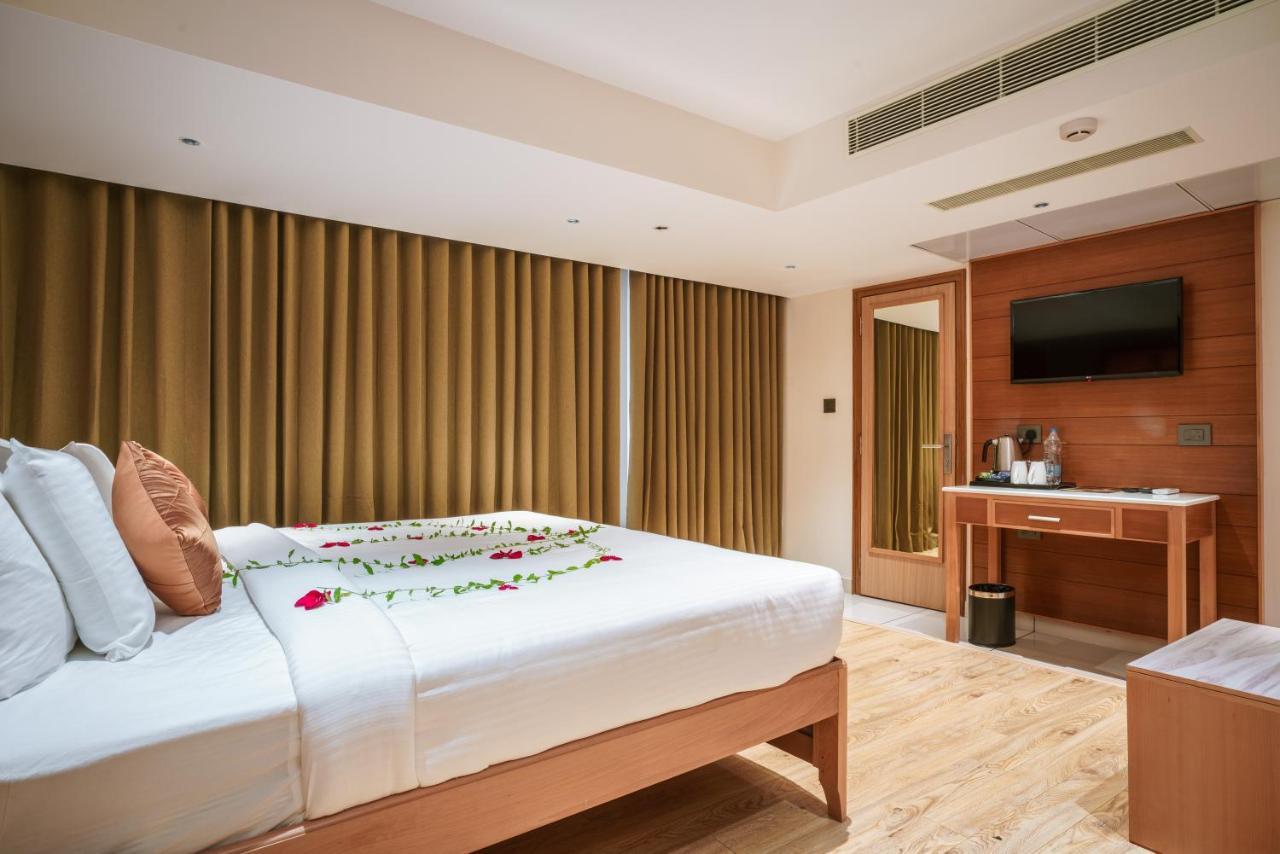 Townbridge Hotels & Suites Kochi Екстериор снимка