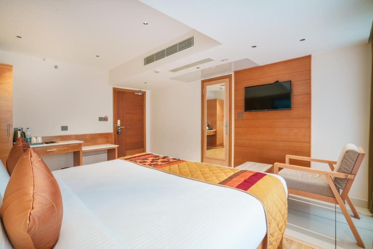 Townbridge Hotels & Suites Kochi Екстериор снимка