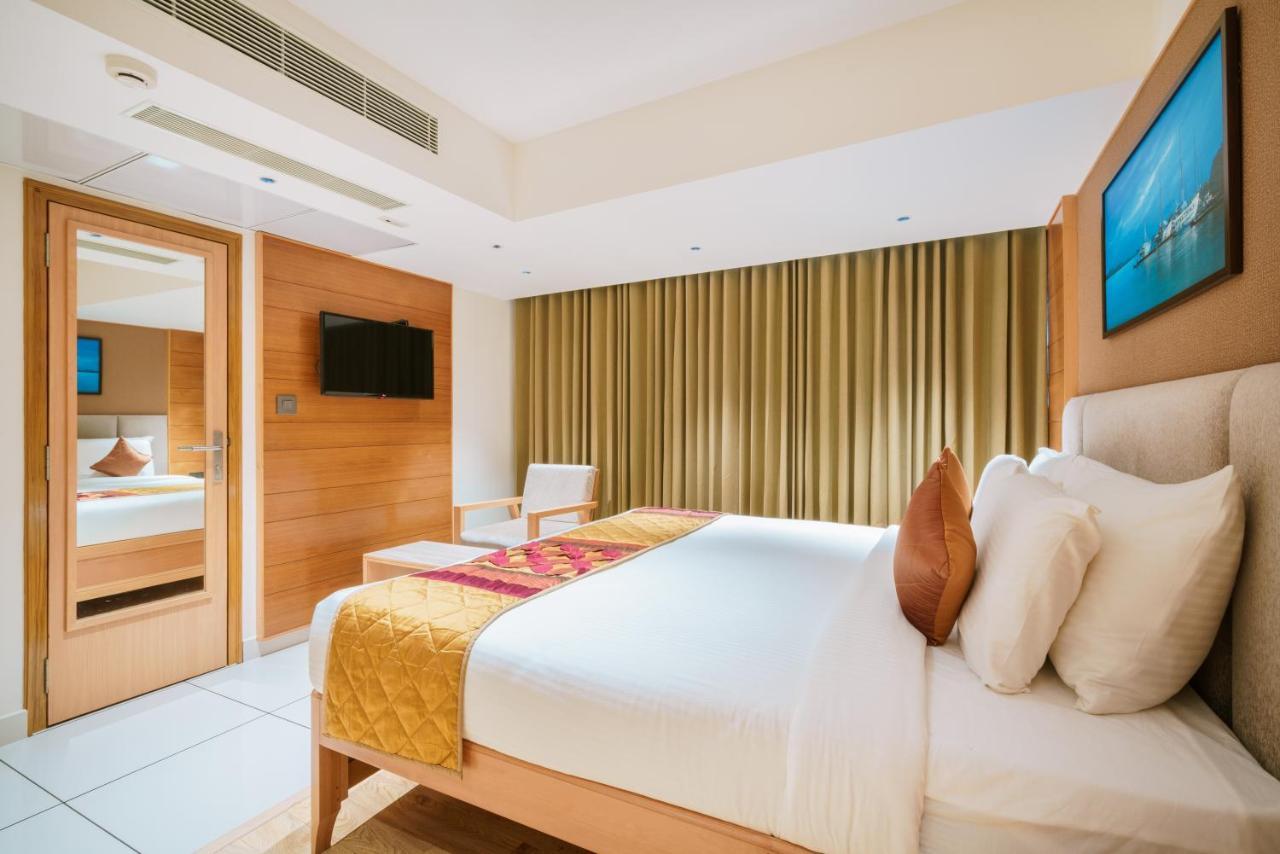 Townbridge Hotels & Suites Kochi Екстериор снимка