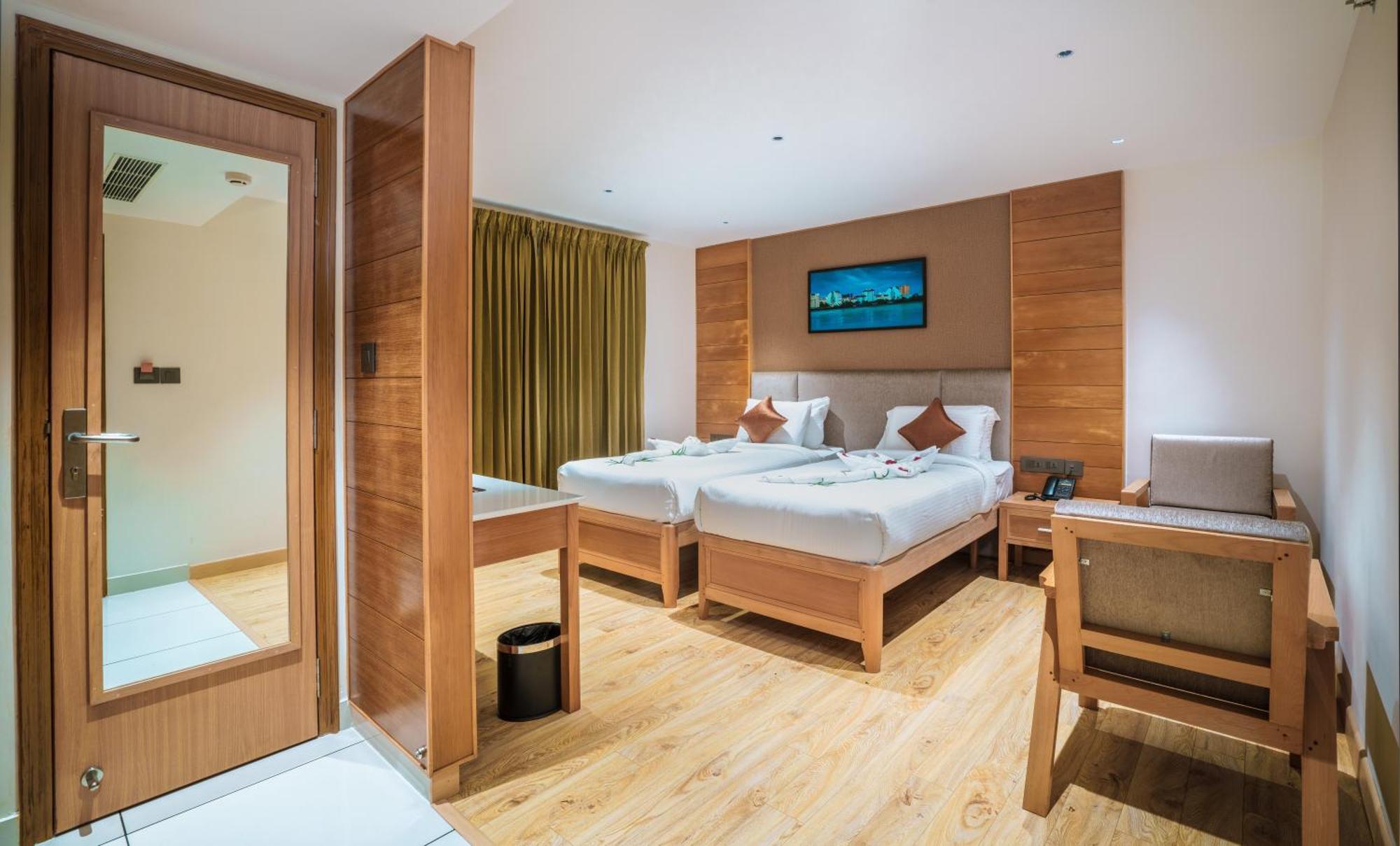 Townbridge Hotels & Suites Kochi Екстериор снимка